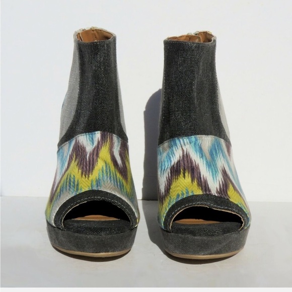 QUPID Ikat Print Ankle Bootie Wedge - Picture 6 of 9
